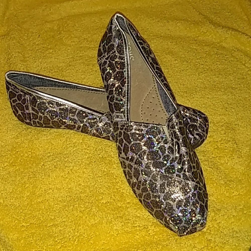 🎇🎇🎇🎇size 12 women's Toms 🎇🎇🎇🎇